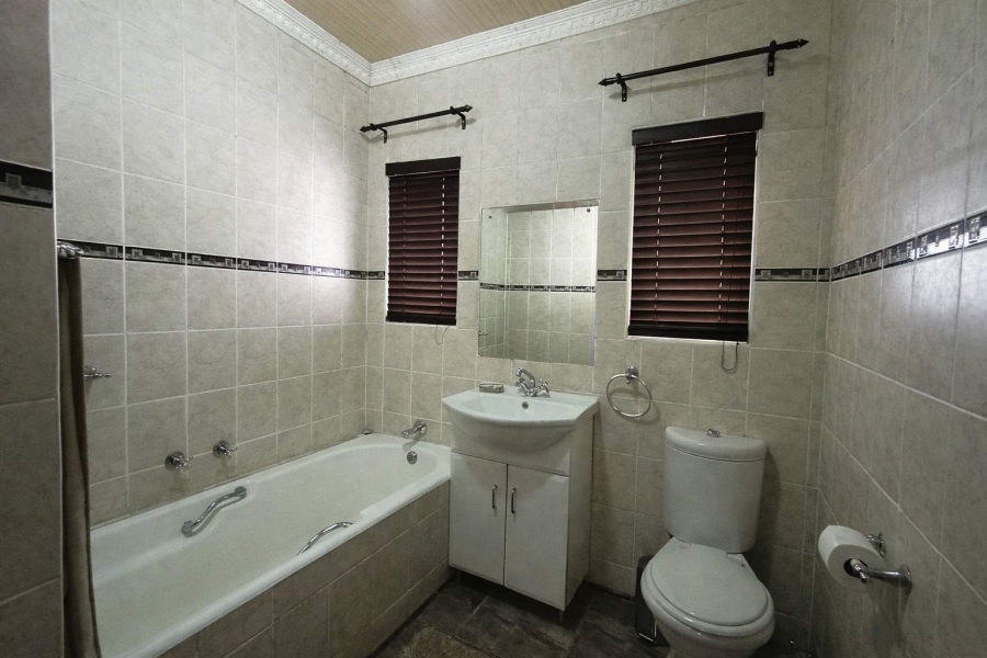 5 Bedroom Property for Sale in Pellissier Free State